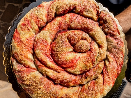 Италиански щрудел с ябълки, канела, стафиди, орехи и кедрови ядки - снимка на рецептата